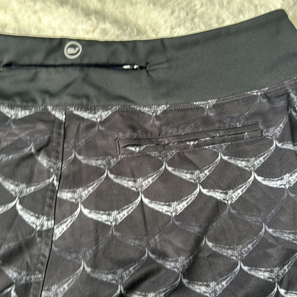 VINEYARD VINES WOMENS SHORT S - Picture 2 of 8